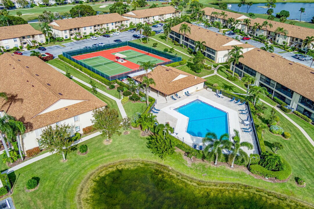 202 Pinecrest Cir in Jupiter, FL - Building Photo