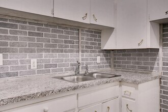 1305 S 32nd Street in Omaha, NE - Building Photo - Building Photo