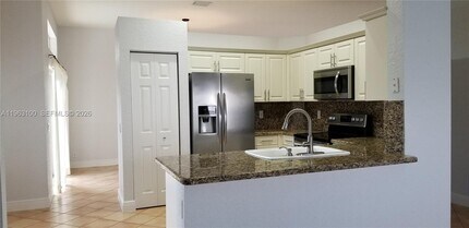 1101 Tupelo Way in Weston, FL - Building Photo - Building Photo