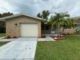 2022 Royal Palm Dr in Edgewater, FL - Building Photo