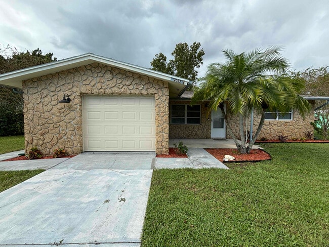 property at 2022 Royal Palm Dr