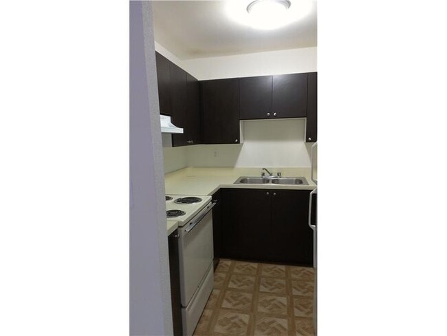 1825 W 56th St in Hialeah, FL - Building Photo - Building Photo