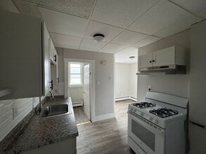 72 Broadway in Methuen, MA - Building Photo - Building Photo