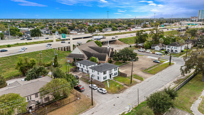 4301 Chartres St in Houston, TX - Building Photo - Building Photo