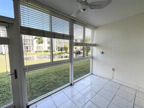 6005 Del Lago Cir in Sunrise, FL - Building Photo - Building Photo