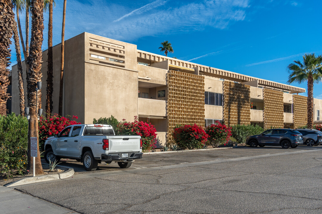 Villa Alejo in Palm Springs, CA - Building Photo