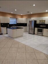 2436 Raleigh St in Hollywood, FL - Building Photo - Building Photo