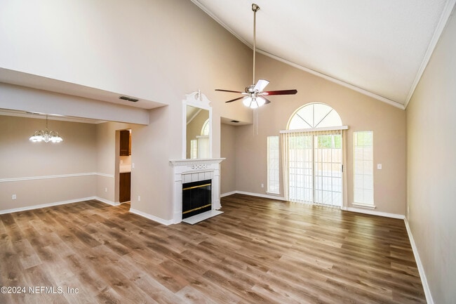 8054 Loch Lomond Ln in Jacksonville, FL - Building Photo - Building Photo
