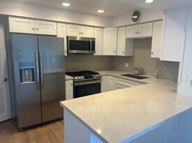 2201 Vía Carrillo in Palos Verdes Estates, CA - Building Photo