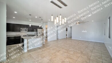 319 E Desert Haven Pl in Vail, AZ - Foto de edificio - Building Photo