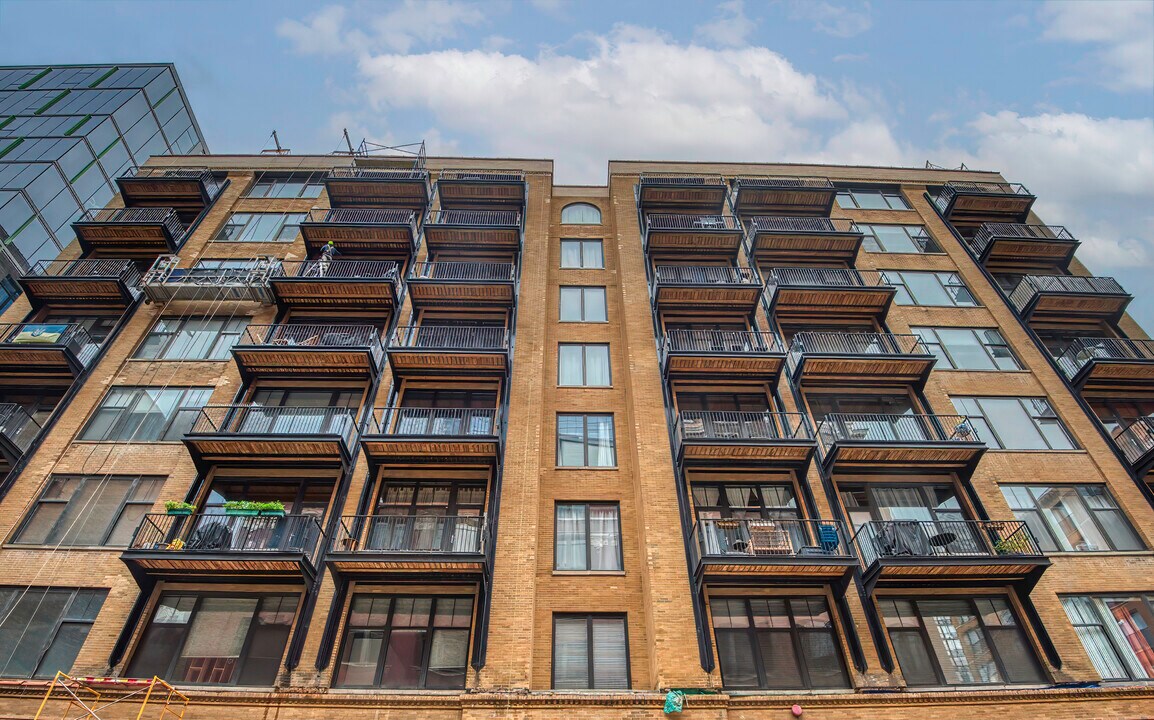 625 W Jackson Blvd in Chicago, IL - Building Photo