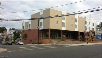 433-443 Rahway Ave in Elizabeth, NJ - Foto de edificio - Building Photo