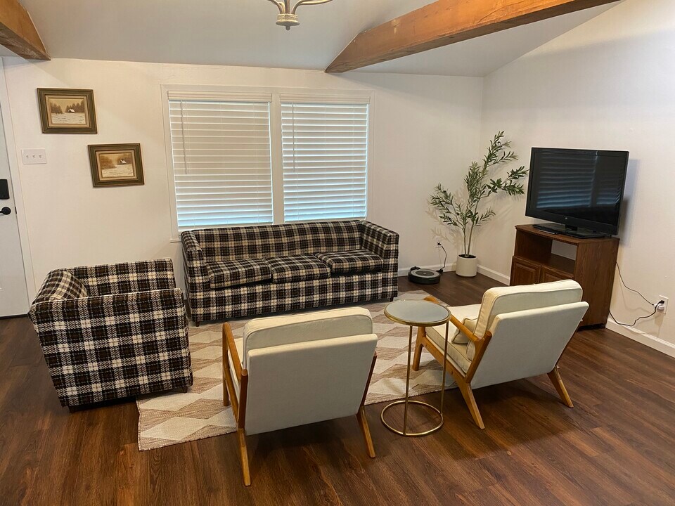 802 E 26th St, Unit Garage Apartment in Houston, TX - Building Photo