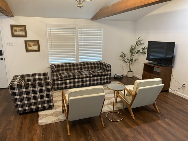 802 E 26th St, Unit Garage Apartment