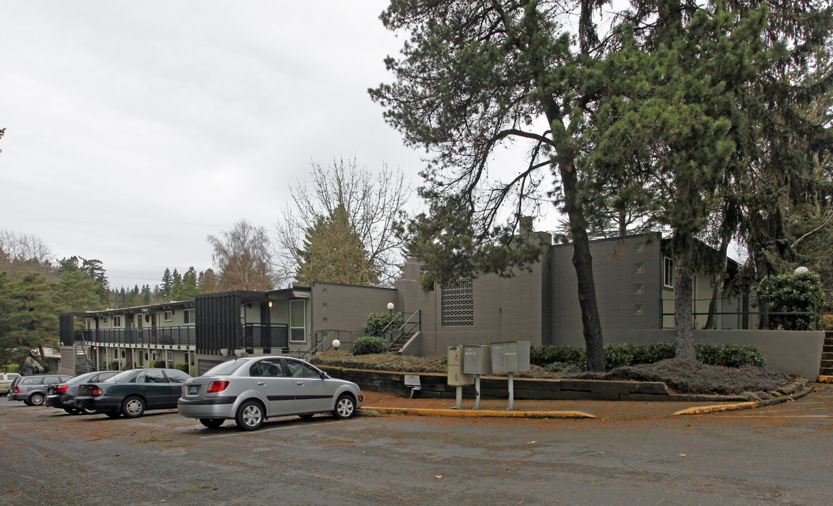 Tahitian Terrace Apartments in Portland, OR - Building Photo