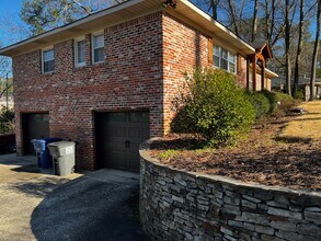 3024 Whispering Pines Cir in Hoover, AL - Foto de edificio - Building Photo