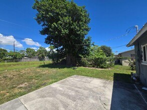 2091 Avenue H E in West Palm Beach, FL - Building Photo - Building Photo