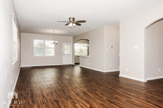 10764 South Lake Mist Lane in Willis, TX - Foto de edificio - Building Photo