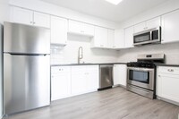 Lyman Place Apartments in Los Angeles, CA - Building Photo - Interior Photo