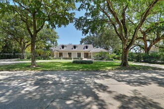 3425 Alhambra Cir in Coral Gables, FL - Building Photo - Building Photo