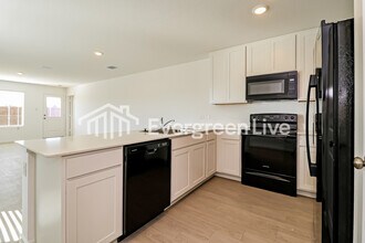 245 Sycamore Pl in Wilmer, TX - Building Photo - Building Photo