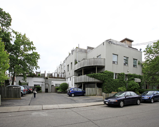 99 Coleman Ave in Toronto, ON - Building Photo - Primary Photo