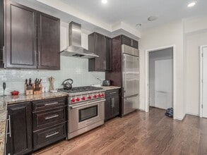 350 W Broadway, Unit 3 in Boston, MA - Building Photo - Building Photo