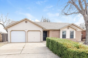 11612 Wallace Ave in Oklahoma City, OK - Building Photo