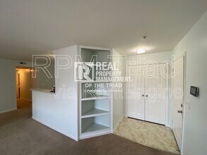5012 Lawndale Dr in Greensboro, NC - Foto de edificio - Building Photo