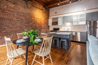 Emporium Lofts in Knoxville, TN - Foto de edificio - Interior Photo