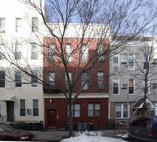 195 Green St in Brooklyn, NY - Building Photo - Building Photo
