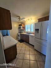 16 Oak Ridge Pkwy in Toms River, NJ - Foto de edificio - Building Photo