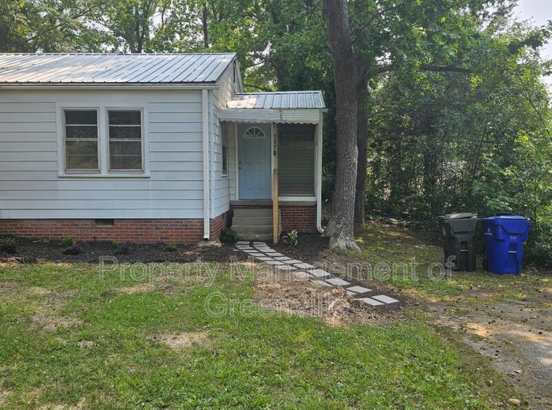 117 White Oak Dr in Greenville, SC - Building Photo