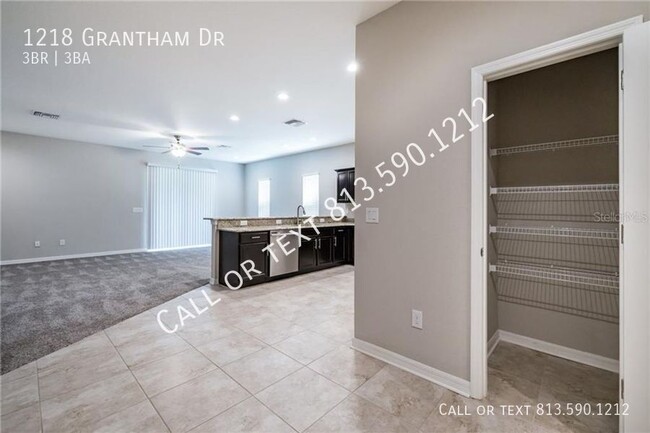1218 Grantham Dr in Sarasota, FL - Building Photo - Building Photo