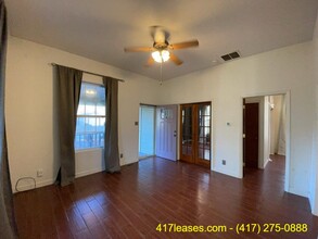 907 S Broadway Ave in Springfield, MO - Building Photo - Building Photo
