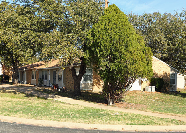 Vega Place Apartments in Fort Worth, TX - Foto de edificio - Building Photo