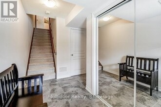 20 Hiscott Dr in Hamilton, ON - Building Photo - Building Photo