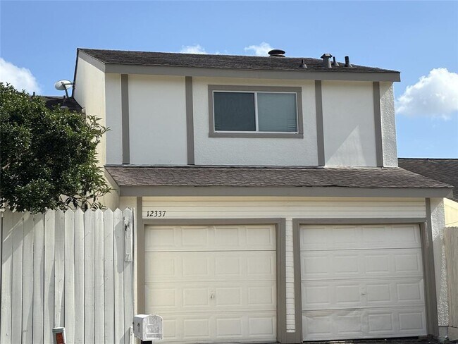 12337 Corona Ln