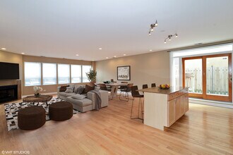 2233 W Lawrence Ave in Chicago, IL - Building Photo - Building Photo