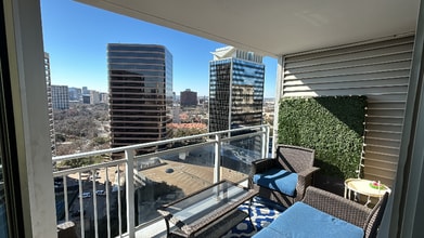 3883 Turtle Creek Blvd in Dallas, TX - Foto de edificio - Building Photo