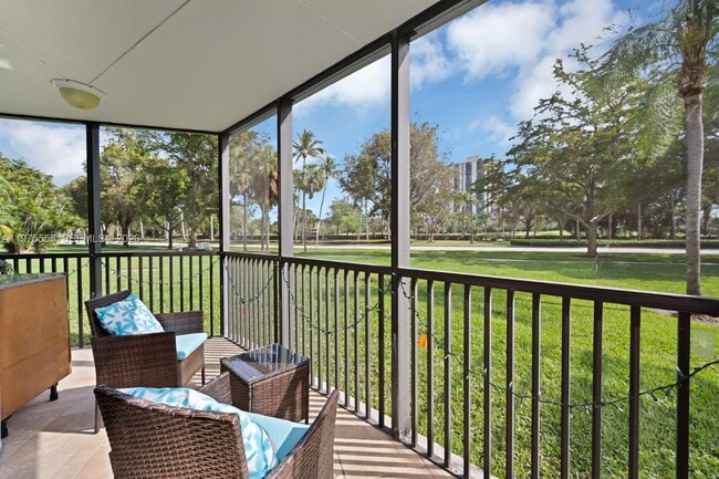 3101 N Country Club Dr in Aventura, FL - Building Photo - Building Photo