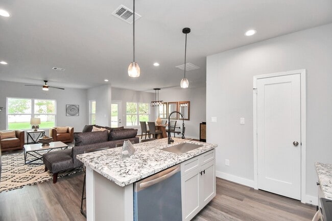 3814 Lakewood Dr in Montgomery, TX - Building Photo - Building Photo