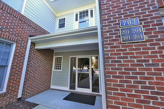 703 Copperline Dr in Chapel Hill, NC - Foto de edificio - Building Photo