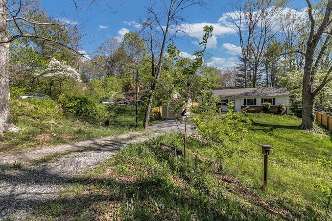 321 Melody Cir in Swannanoa, NC - Building Photo - Building Photo