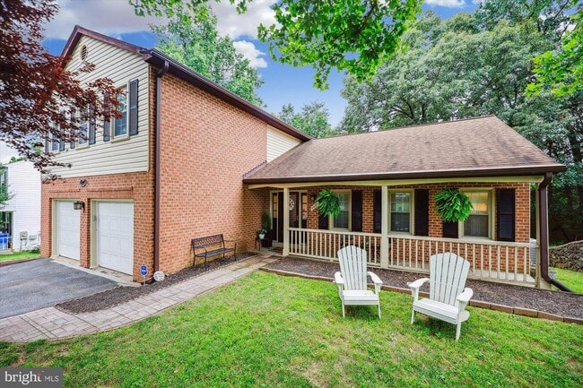 11828 Dinwiddie Dr in Rockville, MD - Foto de edificio - Building Photo