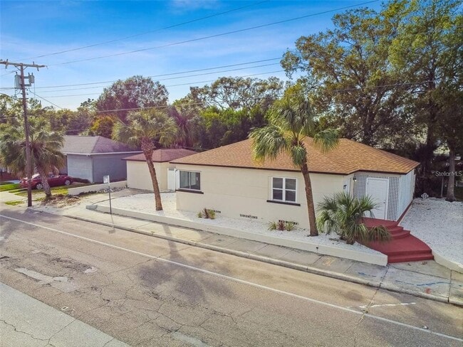 property at 2402 W Cypress St