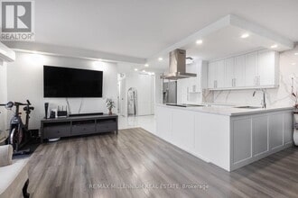 2645 Kipling Ave in Toronto, ON - Building Photo - Building Photo