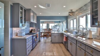 185 E Avenida Cordoba in San Clemente, CA - Building Photo - Building Photo