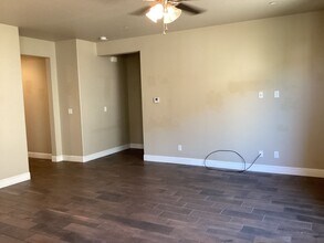 3930 W Prescott Ave in Visalia, CA - Foto de edificio - Building Photo