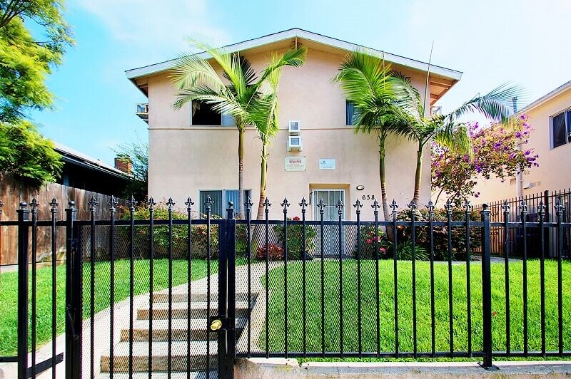 Lido Apartments - 638 Broadway Street in Venice, CA - Building Photo